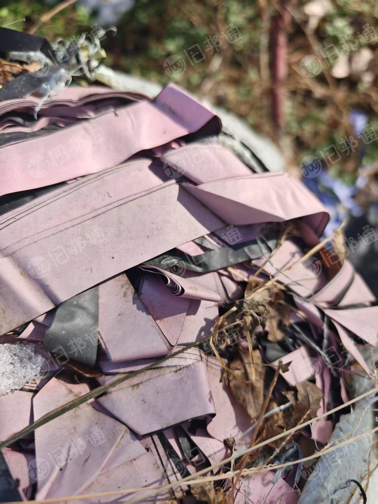 长期出售雨伞废布，涤纶废布，带涂层的，月供几百吨，可以做开花用