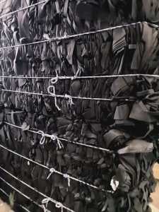 长期出售汽车内饰厂下来的边角料，废布料，地毯料，可以开花用，现货有一车6.8米，在江苏常州