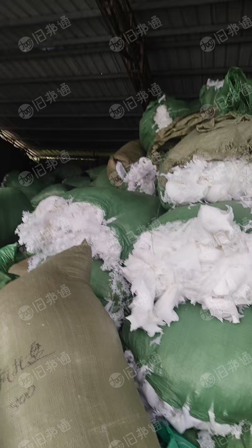 长期出售做假花下来的涤纶废布，涤纶边角料，可以做开花用，现货9.6米一车