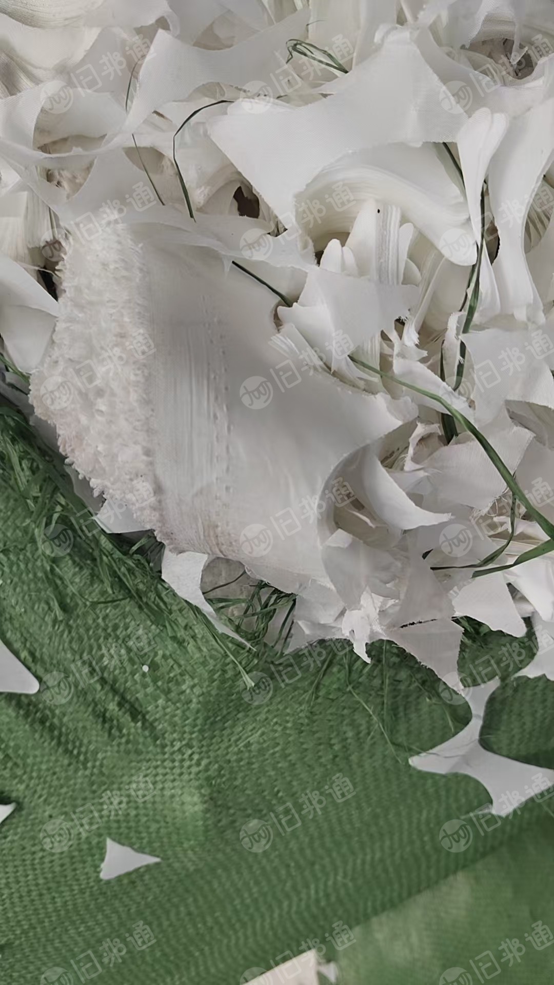 长期出售做假花下来的涤纶废布，涤纶边角料，可以做开花用，现货9.6米一车