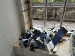 长期出售纯棉牛仔废布，牛仔碎布，牛仔边角料，现货十几吨