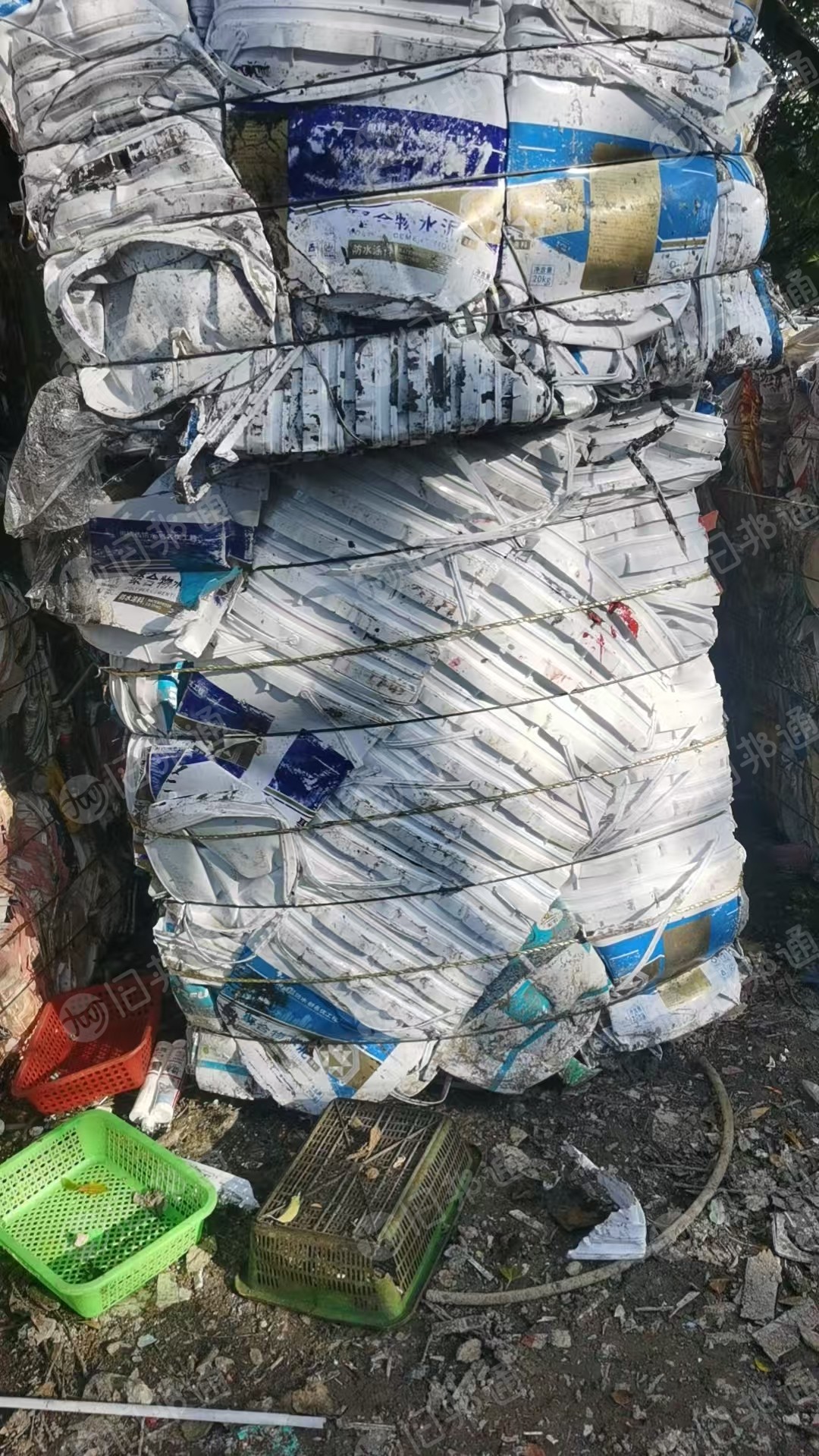 出售纯涂料桶压块，现货6.8米一车