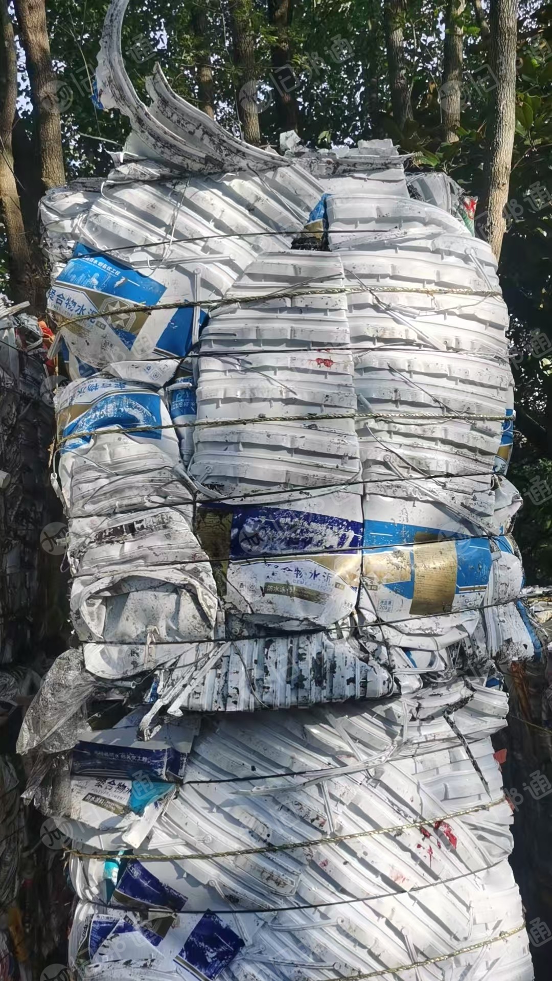 出售纯涂料桶压块，现货6.8米一车