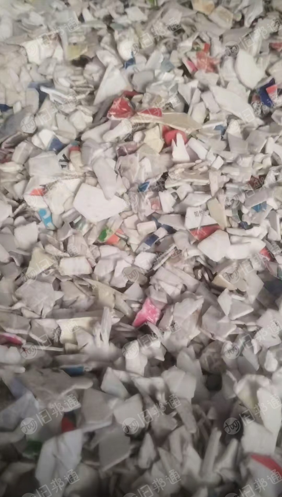 常年出售白色涂料桶破碎料，现货十多吨