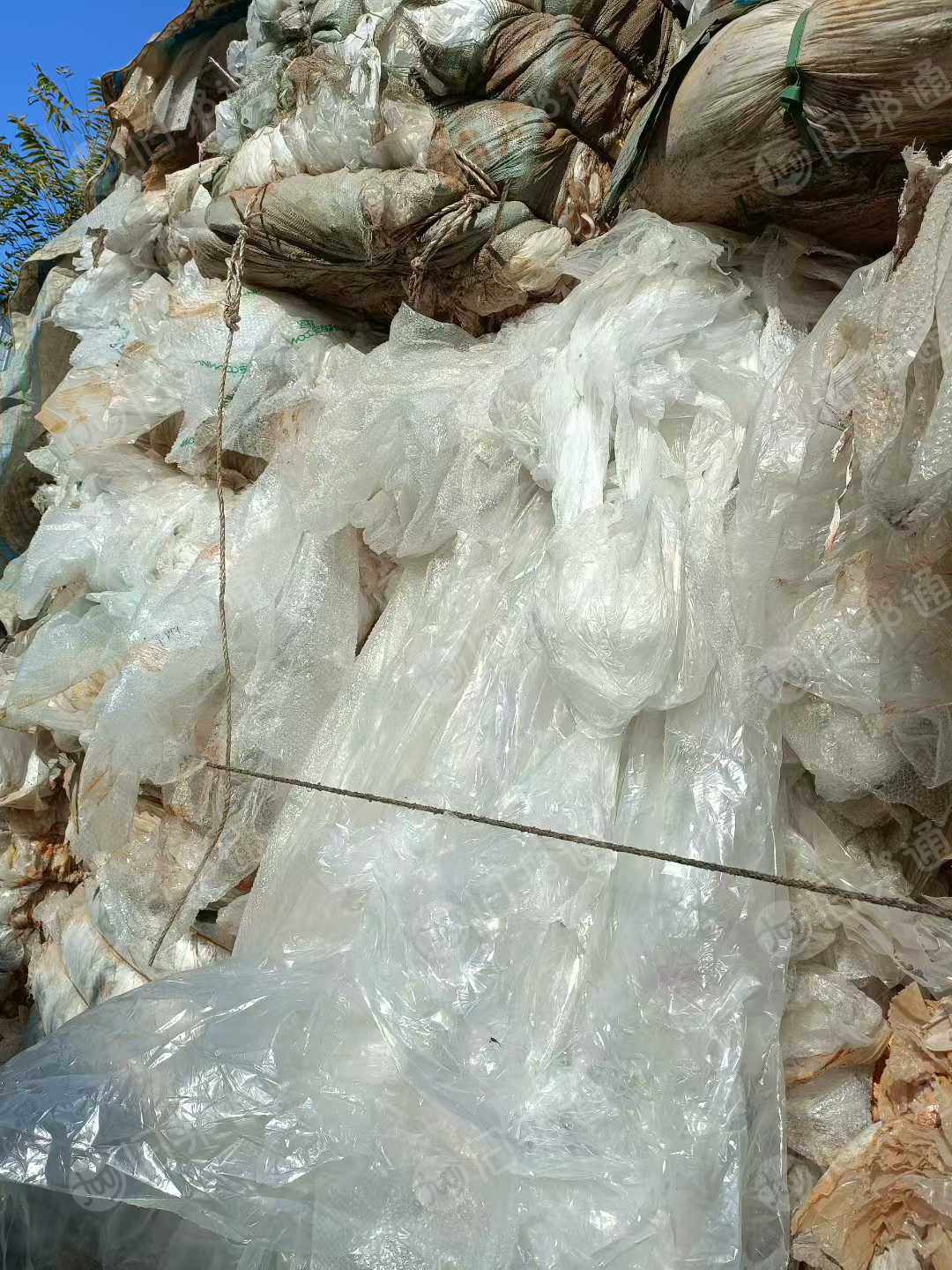 出售工厂水洗二白膜废料，现货一挂车