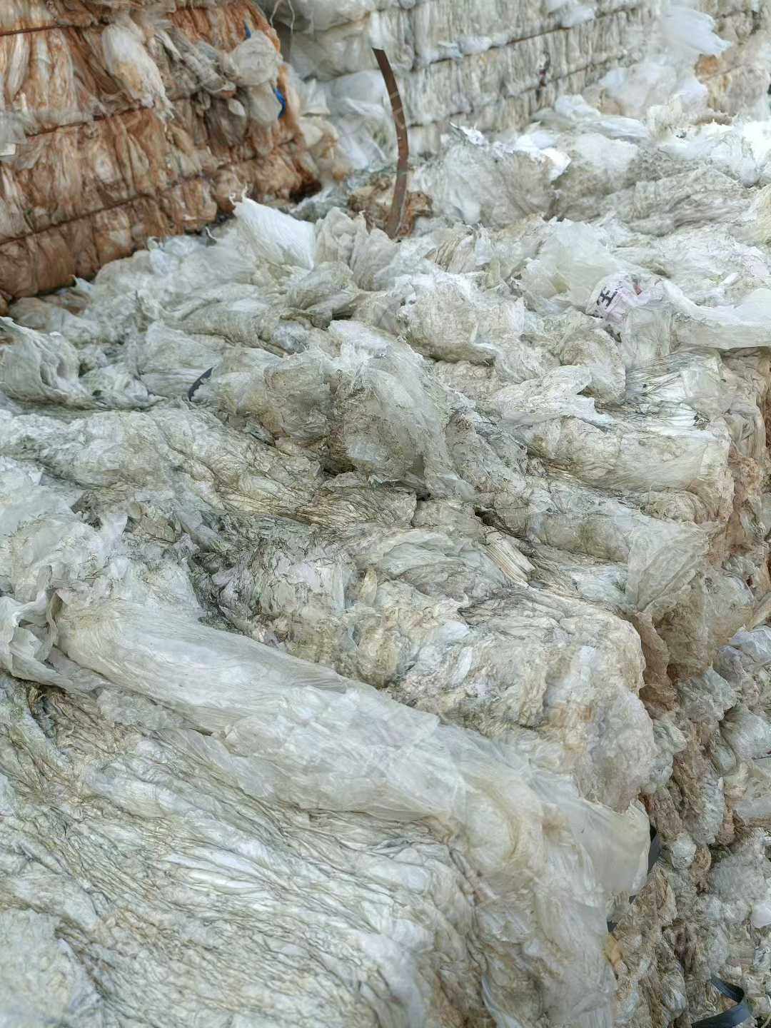 出售工厂水洗二白膜废料，现货一挂车