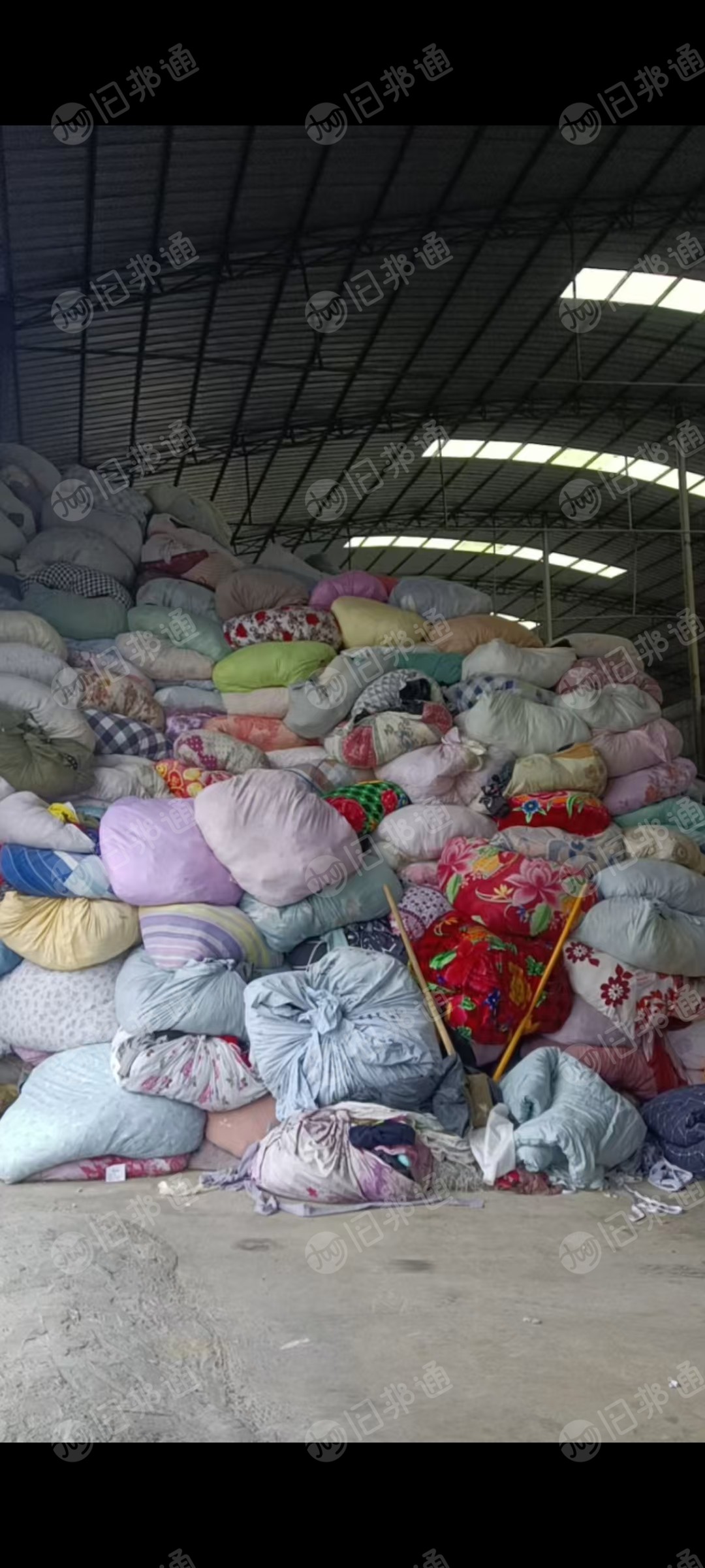 长期出售旧衣服黑料，旧衣服，鞋子都在里面，可做燃烧料用，现货80吨，在贵州贵阳