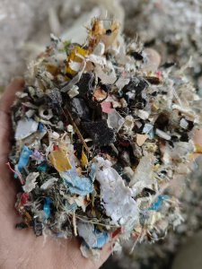 出售振动筛下来的废料，主要PP/pe材质，可以炼油，出油率三十多