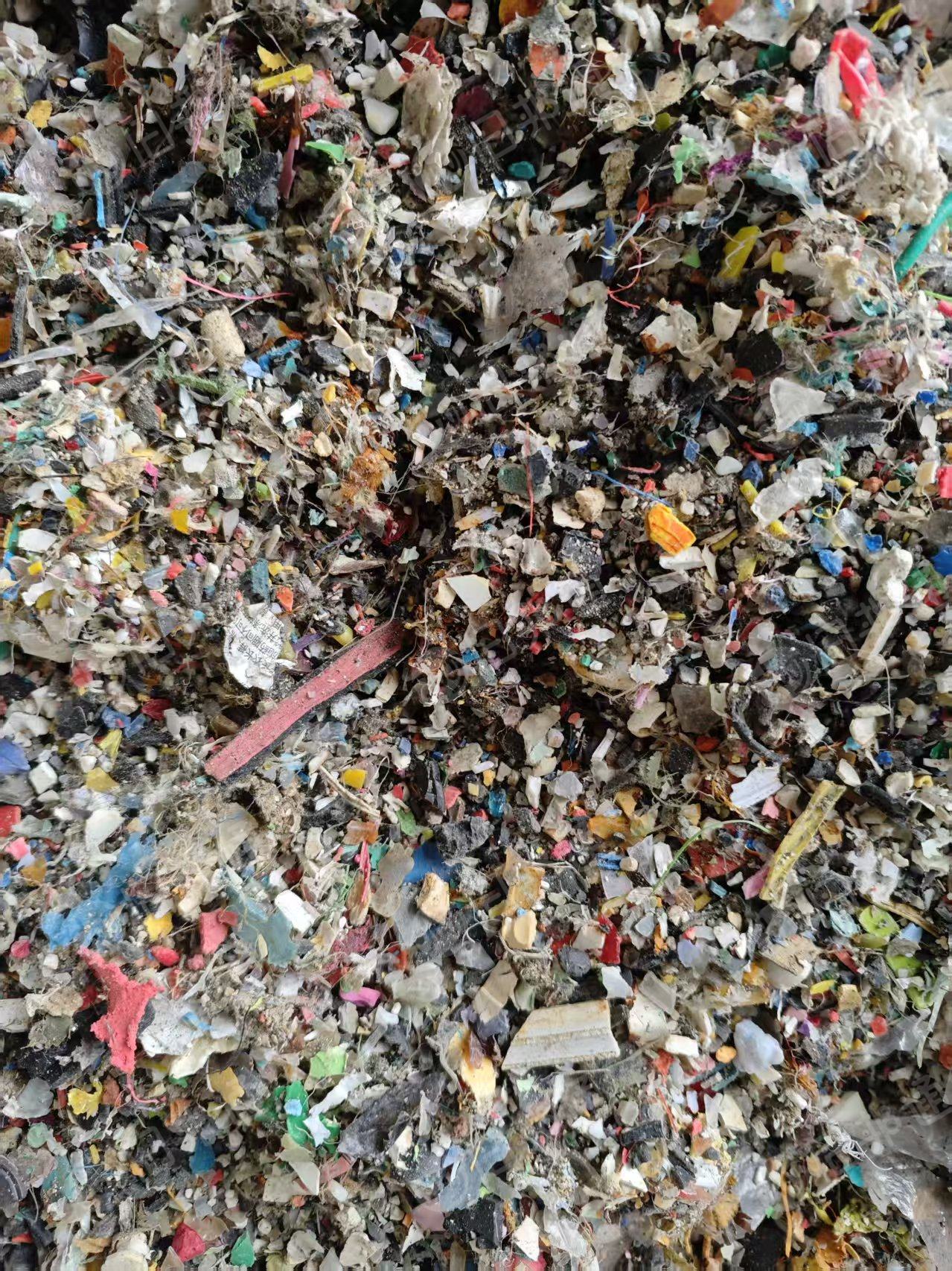 出售振动筛下来的废料，主要PP/pe材质，可以炼油，出油率三十多