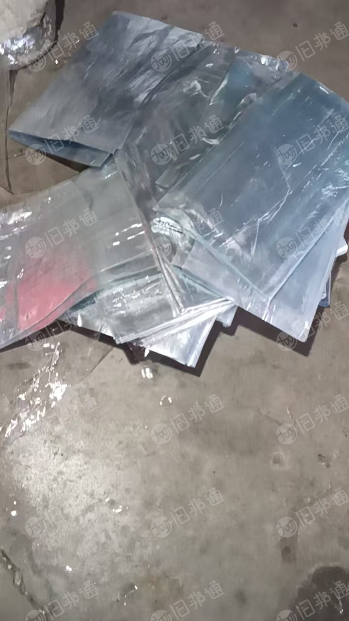 长期出售透明PVC膜废料，箱包厂下来的，现货20多吨