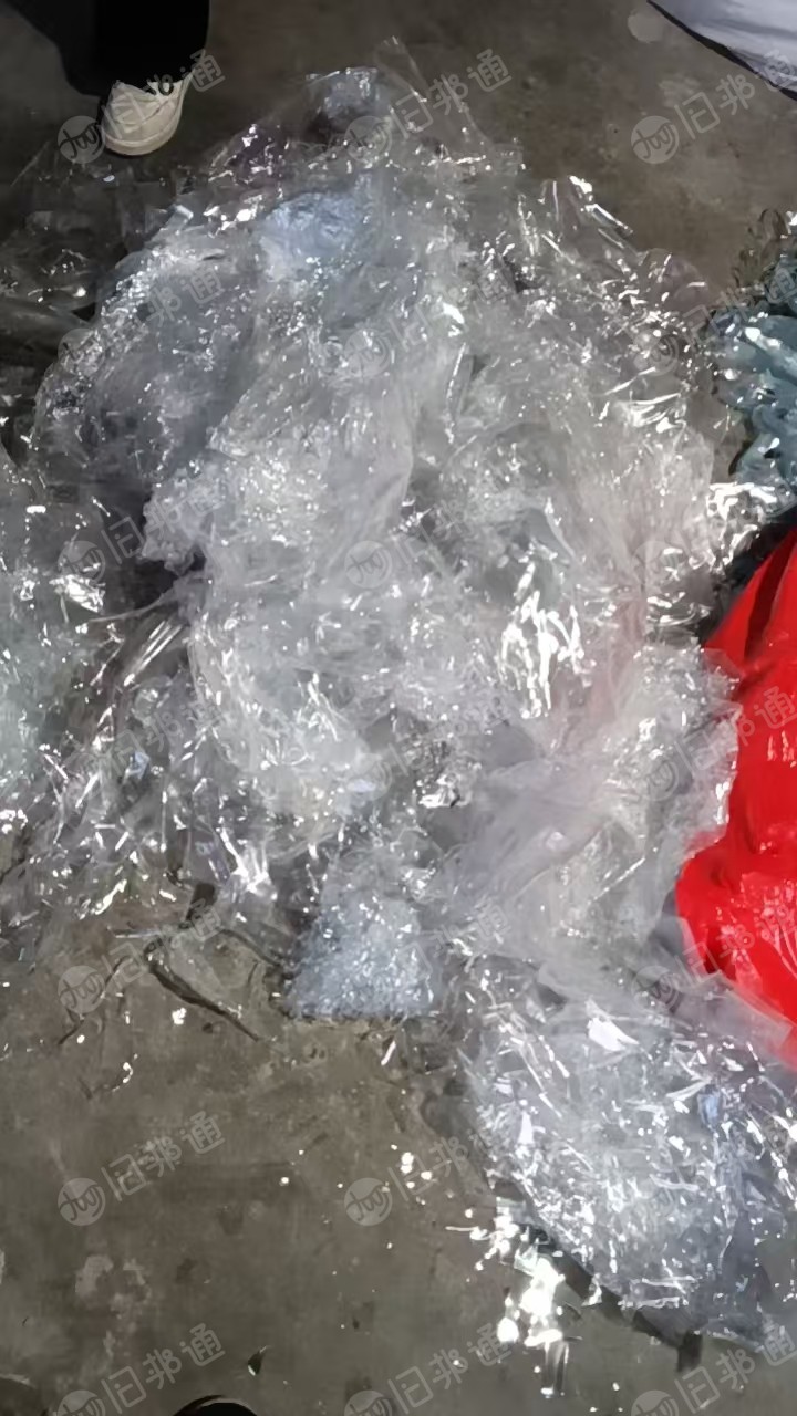 长期出售透明PVC膜废料，箱包厂下来的，现货20多吨