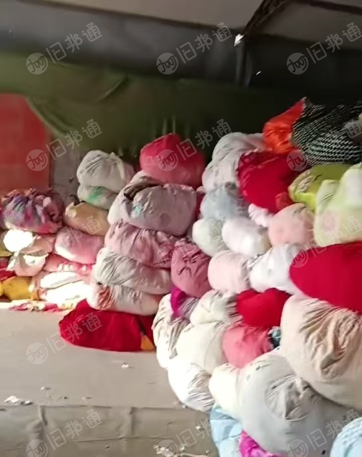 长期出售旧衣服统货，不含羽绒服，棉花被，现货有9.6米一车，货在江苏连云港
