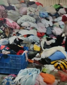 长期出售夏装统货，夏装，现货有七八吨，货在河北涿州