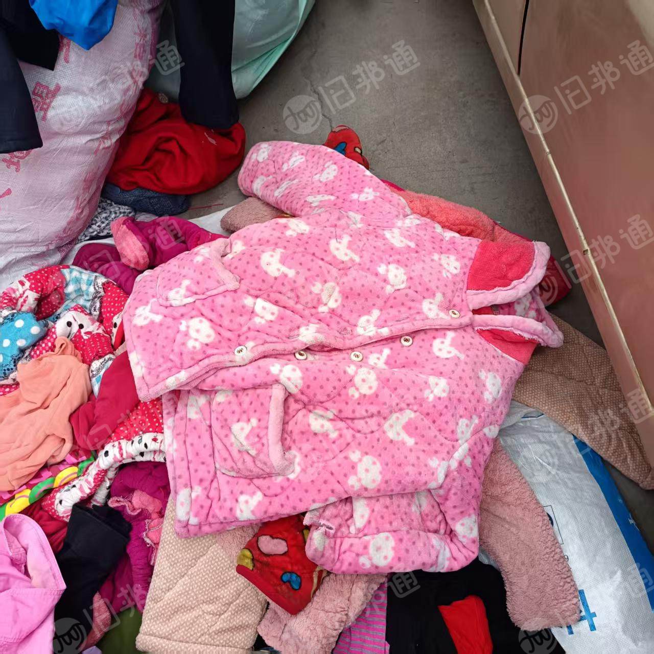 长期出售毛绒睡衣统货，棉睡衣，月供6.8米一车，货在河南新乡