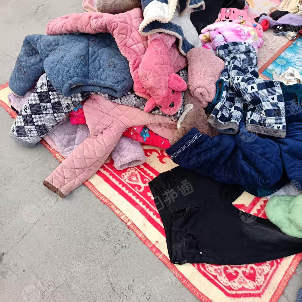 长期出售毛绒睡衣统货，棉睡衣，月供6.8米一车，货在河南新乡