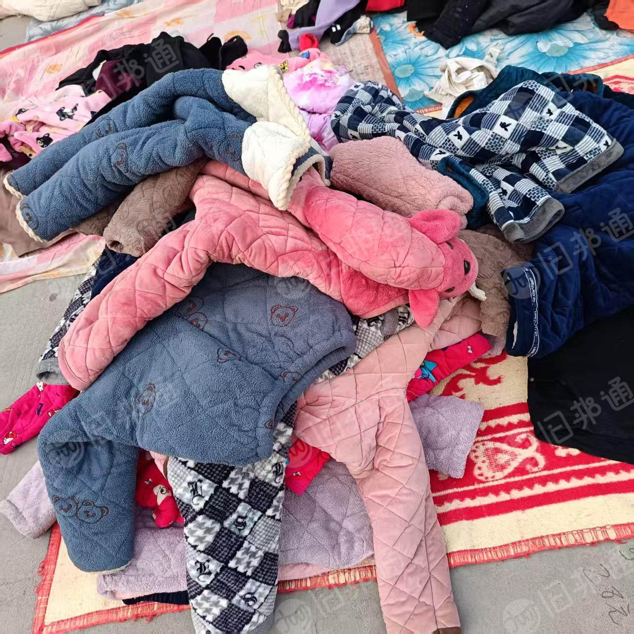 长期出售毛绒睡衣统货，棉睡衣，月供6.8米一车，货在河南新乡