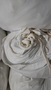 长期出售纯棉针织布，本白的，都是大块布，可以做擦机布可以开花，现货5吨多，货在浙江嘉兴