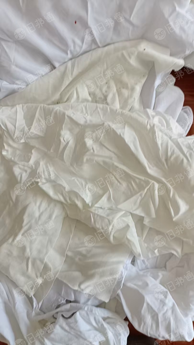 长期出售纯棉针织布，本白的，都是大块布，可以做擦机布可以开花，现货5吨多，货在浙江嘉兴