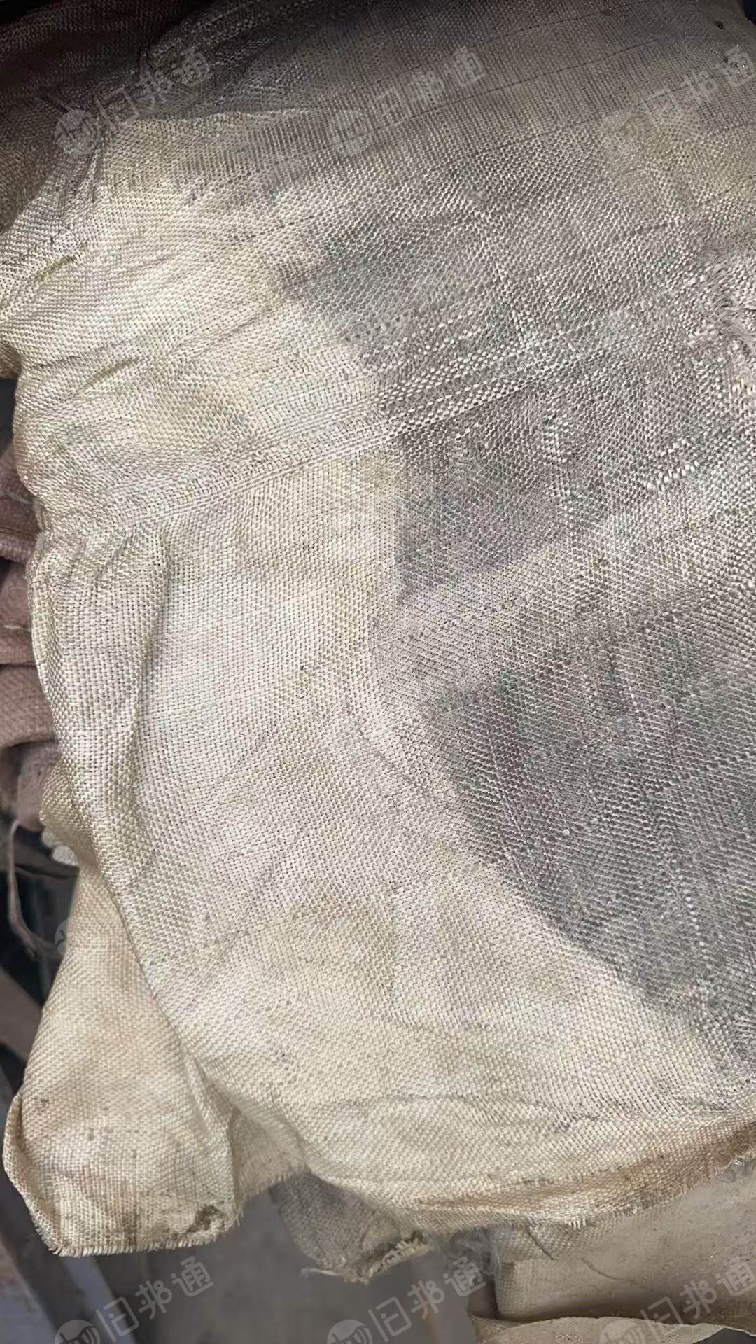 长期出售涤纶袋子，进口装羊毛下来的，非常结实，可以二次利用也可以造粒，现货5000个袋子左右