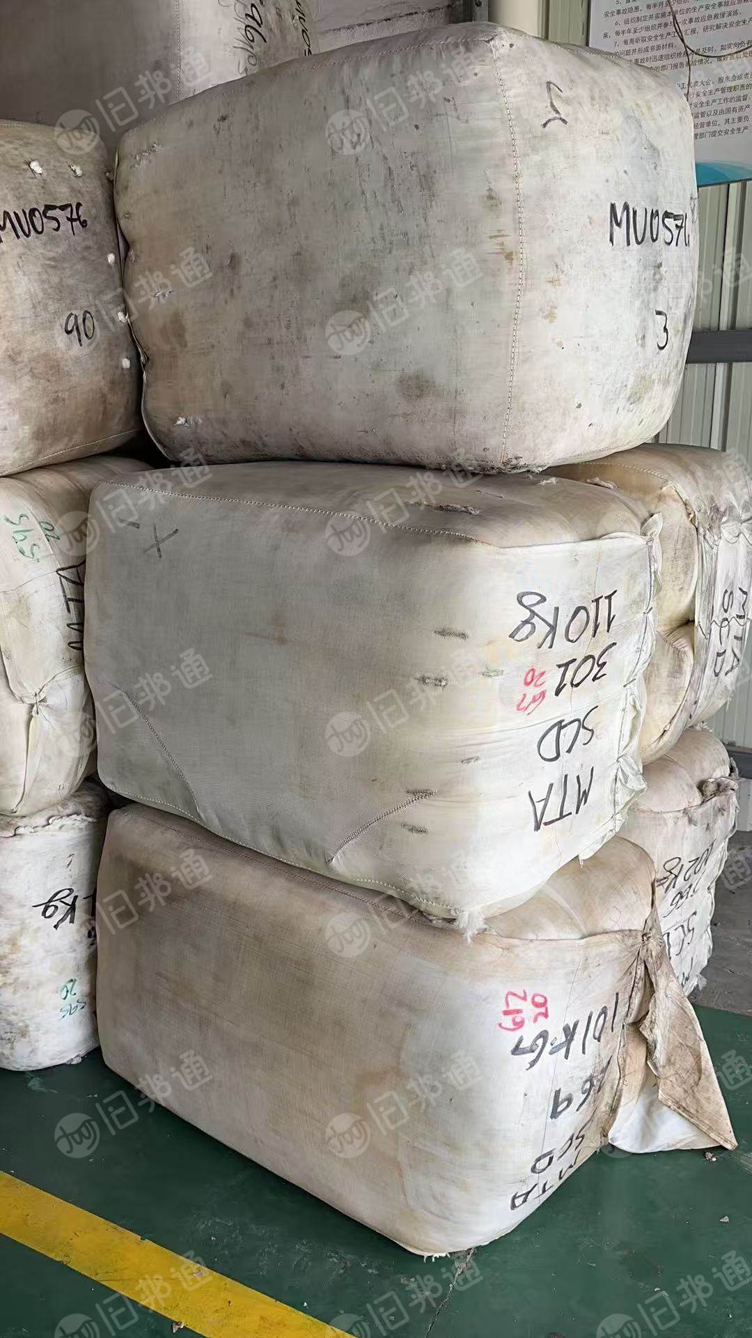 长期出售涤纶袋子，进口装羊毛下来的，非常结实，可以二次利用也可以造粒，现货5000个袋子左右