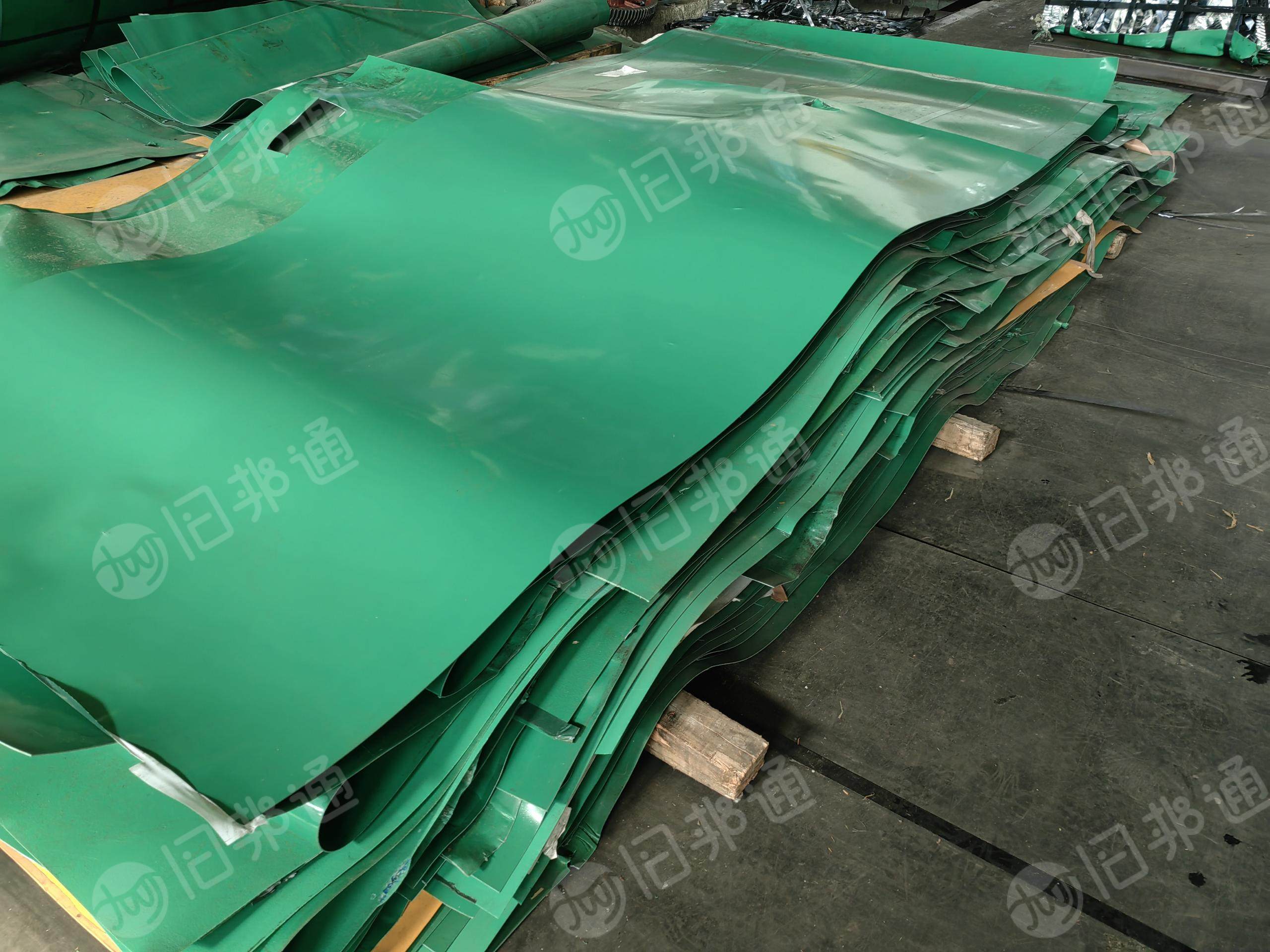 出售PE钢卷皮毛料，浮水的，月供15吨