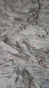 出售乳白袋毛料，水洗干造的都有分开打包的，月供60吨