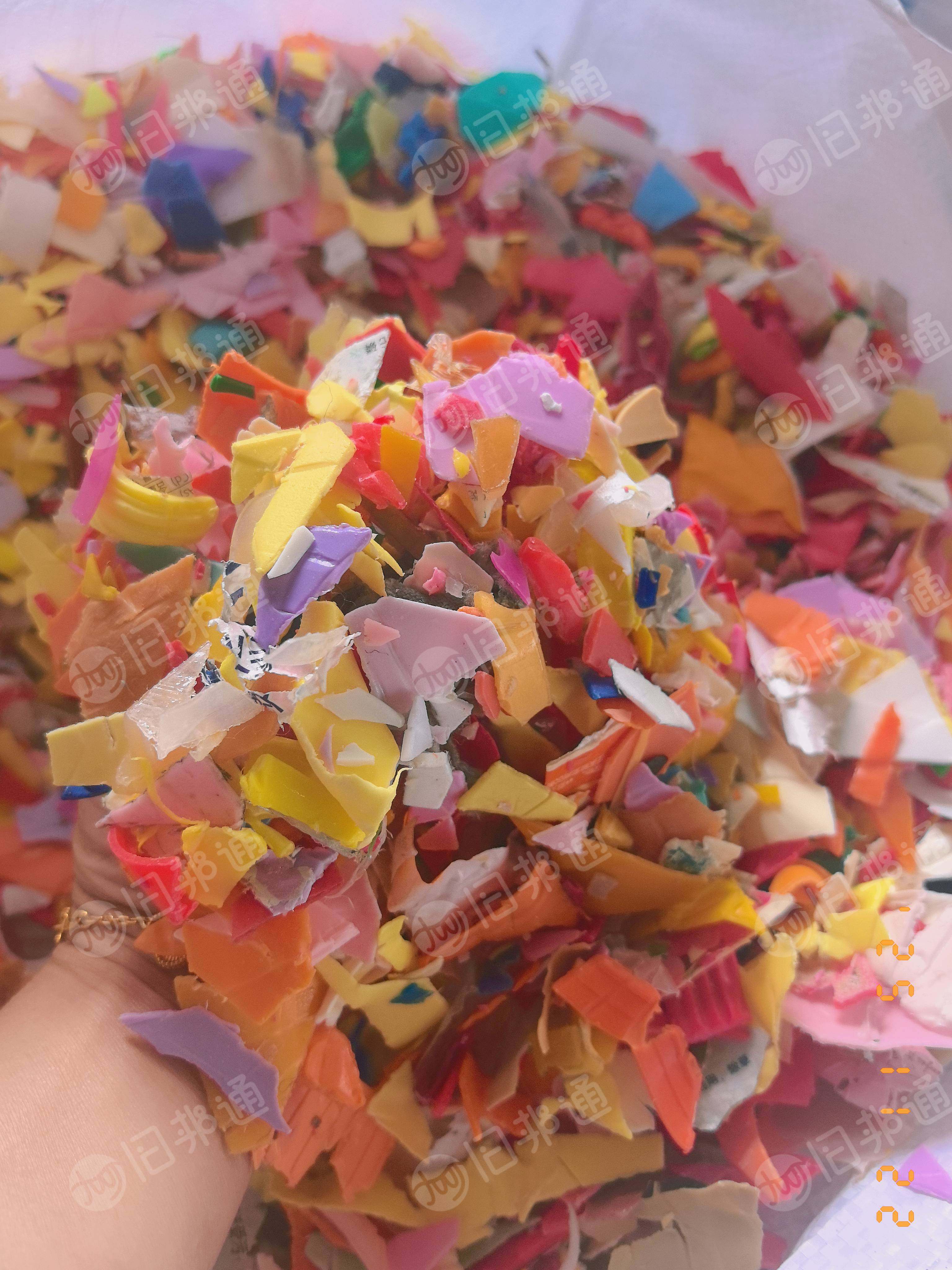 出售花乙，垃圾桶，花桶，酱油壶等破碎料