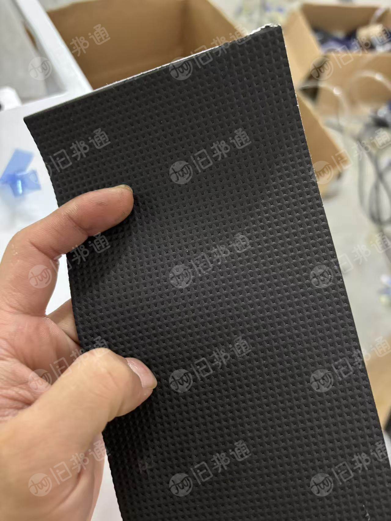 出售带胶的EVA废料，其中一面带有一张离型纸