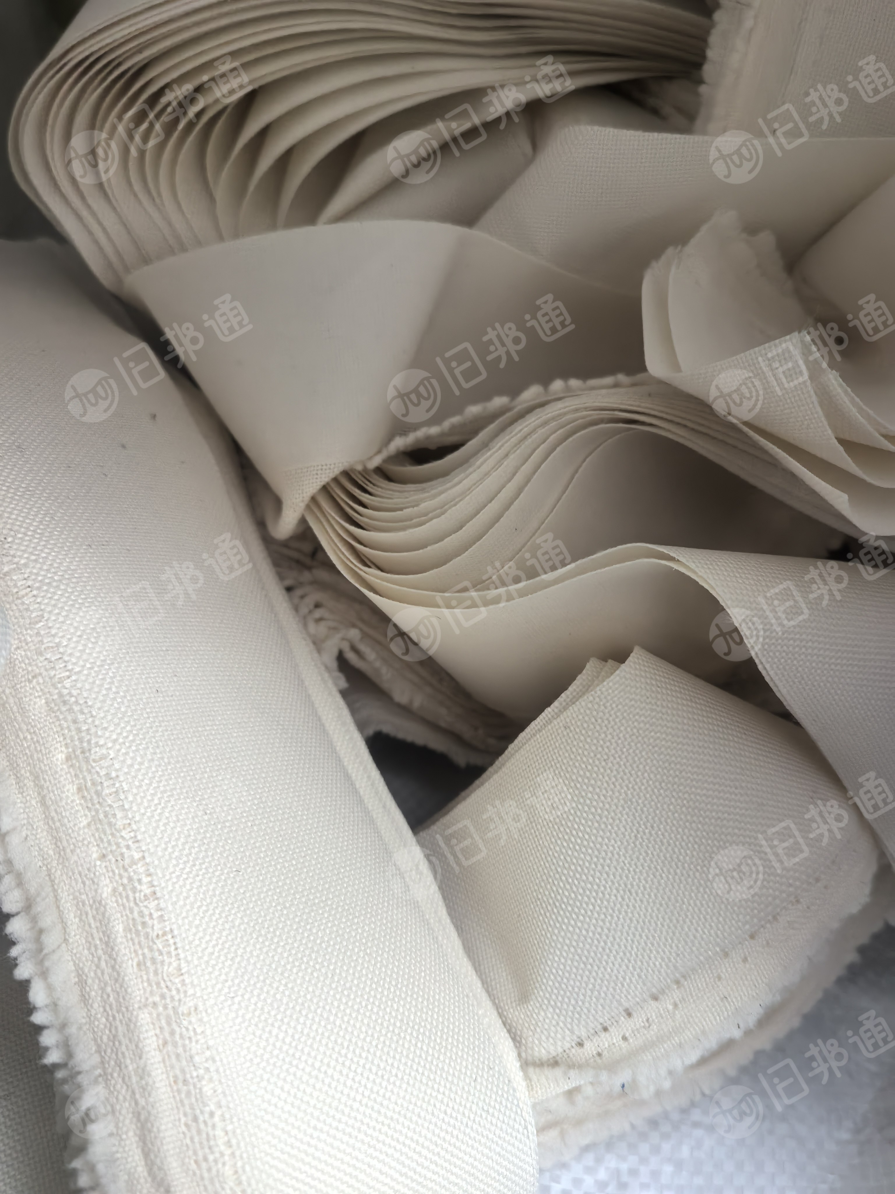 长期出售包装厂下来的涤纶废布，锦纶废布，氨纶废布，统货出，月供7吨左右