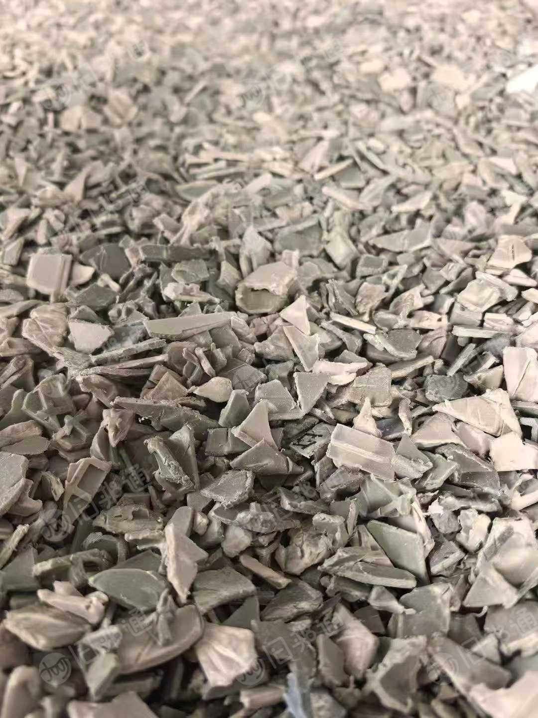 长期出售灰色共聚丙破碎料，无字奶白桶破碎料