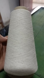 出售涤麻纱线，涤麻棉纱，涤麻平纱，库存纱线，85涤15麻，21支的，现货80多吨