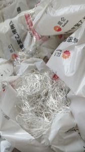 长期出售高压管外面用剩下来的涤纶废丝，涤纶干丝，涤纶丝，现货有三四吨，货在安徽蚌埠