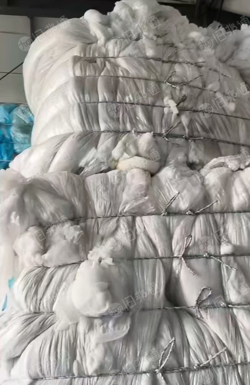 长期出售无胶棉边角料，丝棉下脚料，现货有30吨左右，货在山东枣庄