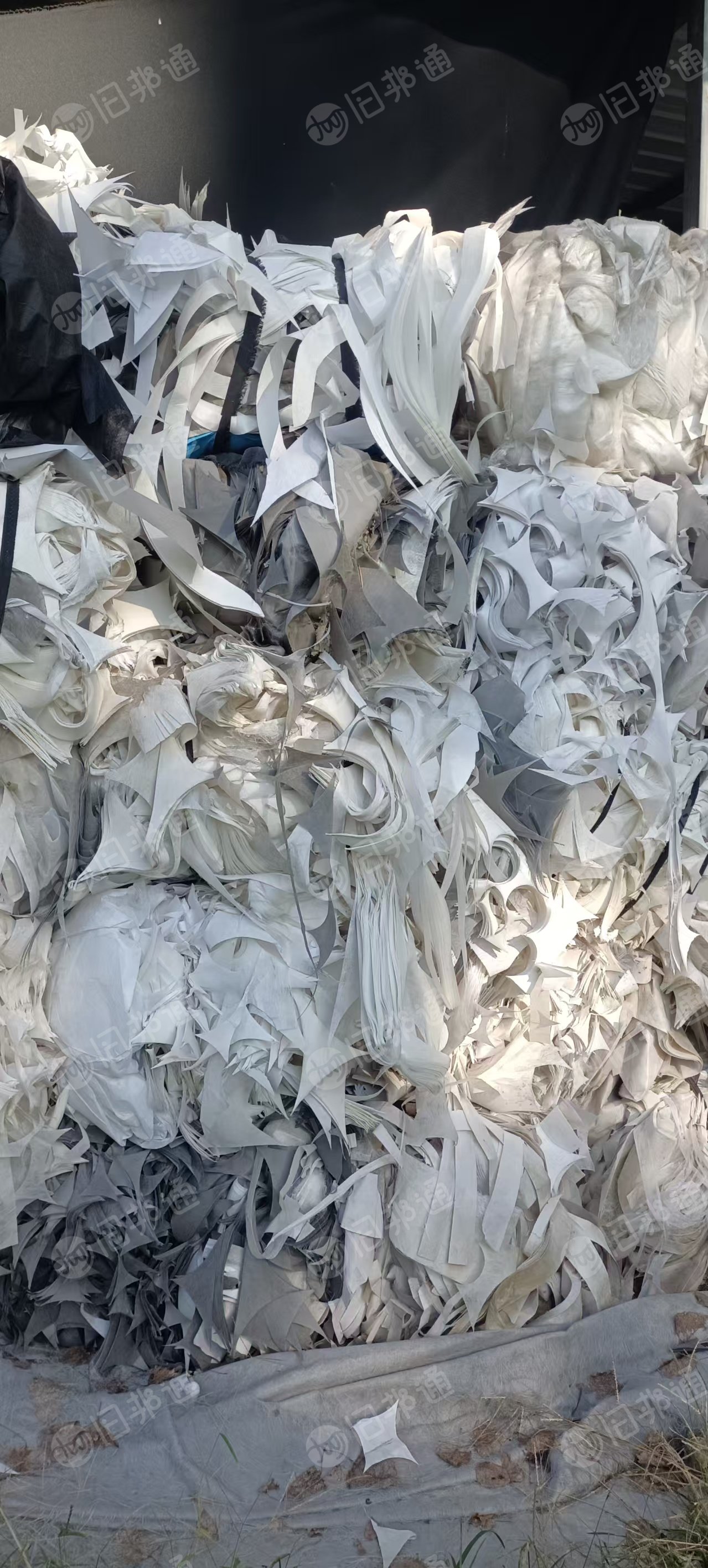 出售涤纶无纺布边角料，六米八一车，现货4吨左右，货在河南许昌