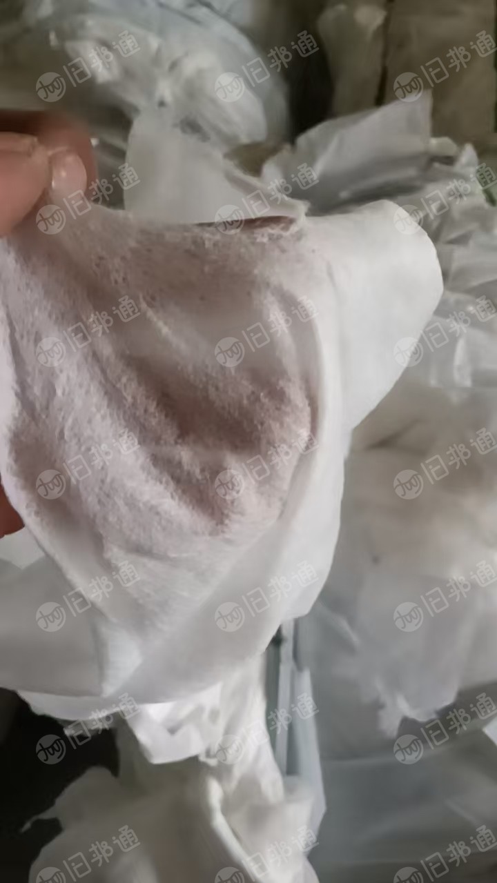 出售涤纶水刺无纺布，无纺布开花料，现货有十来吨，货在江苏常州
