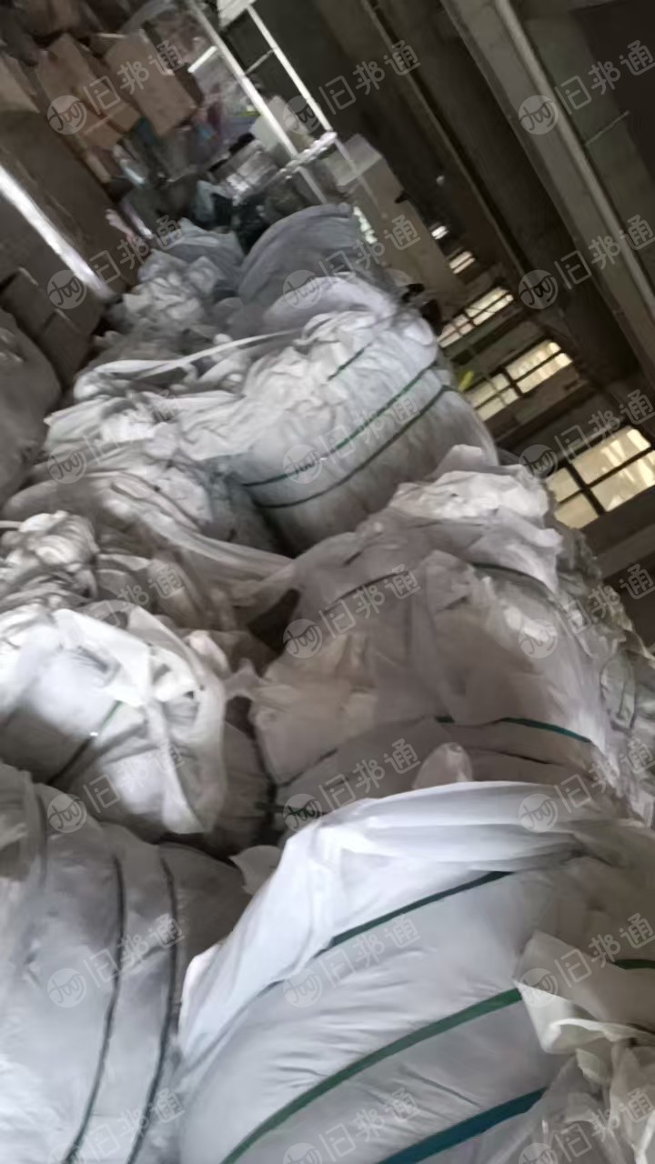 出售涤纶水刺无纺布，无纺布开花料，现货有十来吨，货在江苏常州