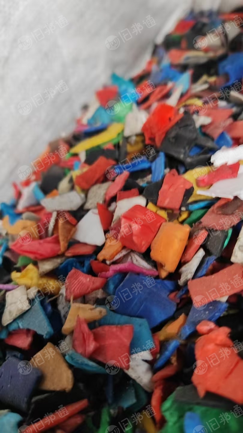 出售PP涂料桶破碎料，带字的，清洗甩干，现货17/18吨