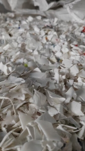 出售PE小白乙破碎料，花乙破碎料，都是水破的，长期有货