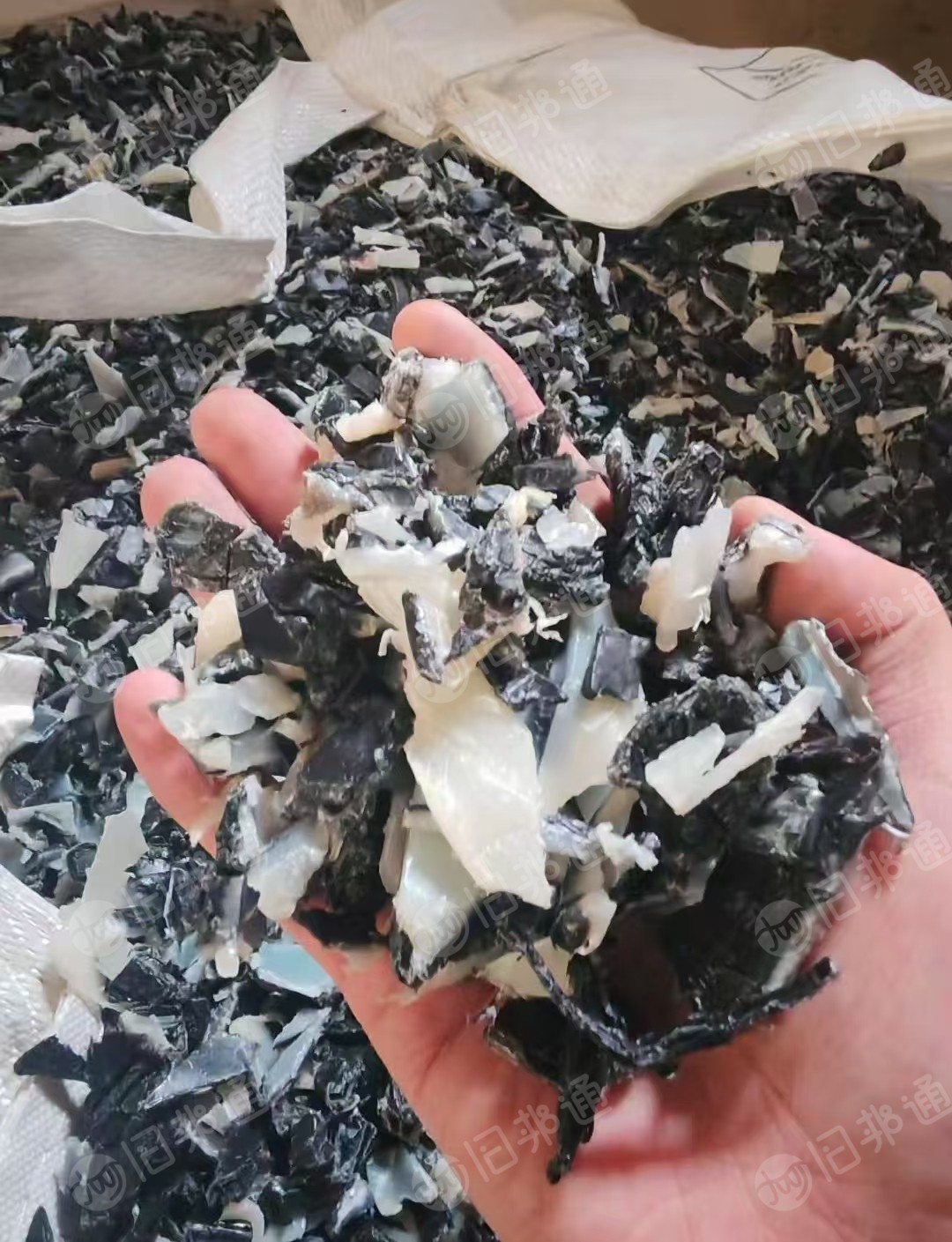 出售PE油箱破碎料，汽车油箱破碎料