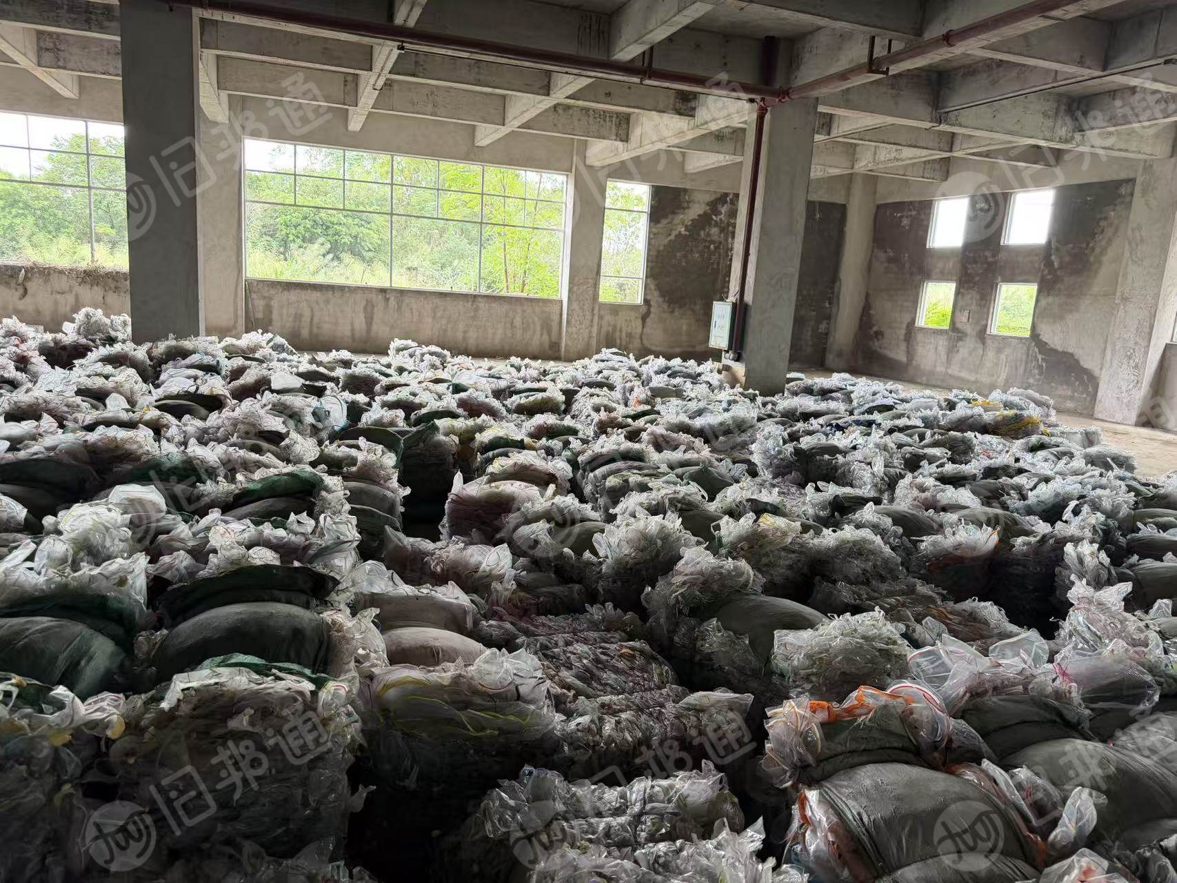 出售PVC食品包装袋，有的是复合pet料，月供50吨