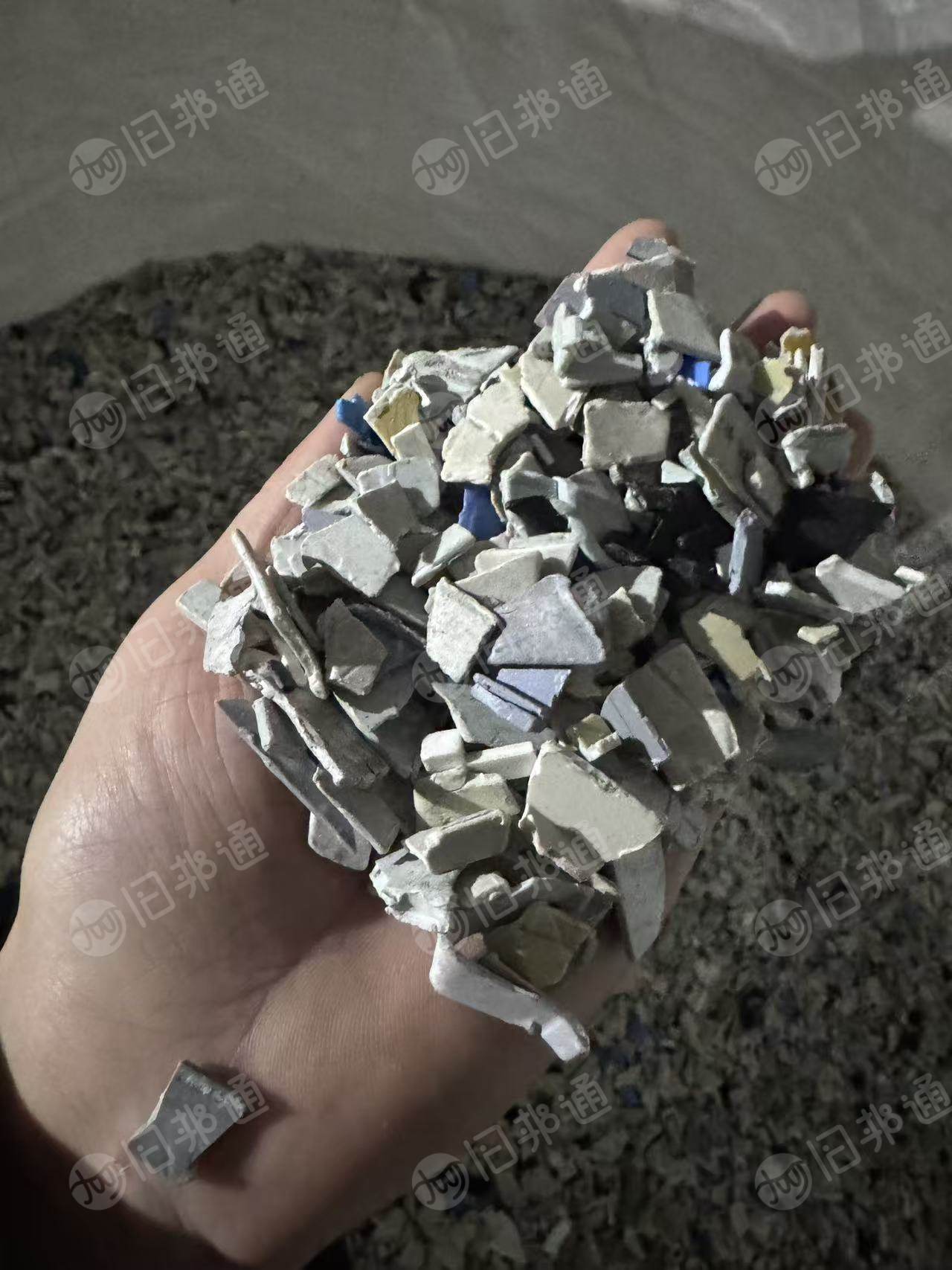 出售燃气表外壳破碎料，abs破碎料，灰白色，冲击9个，月供60吨