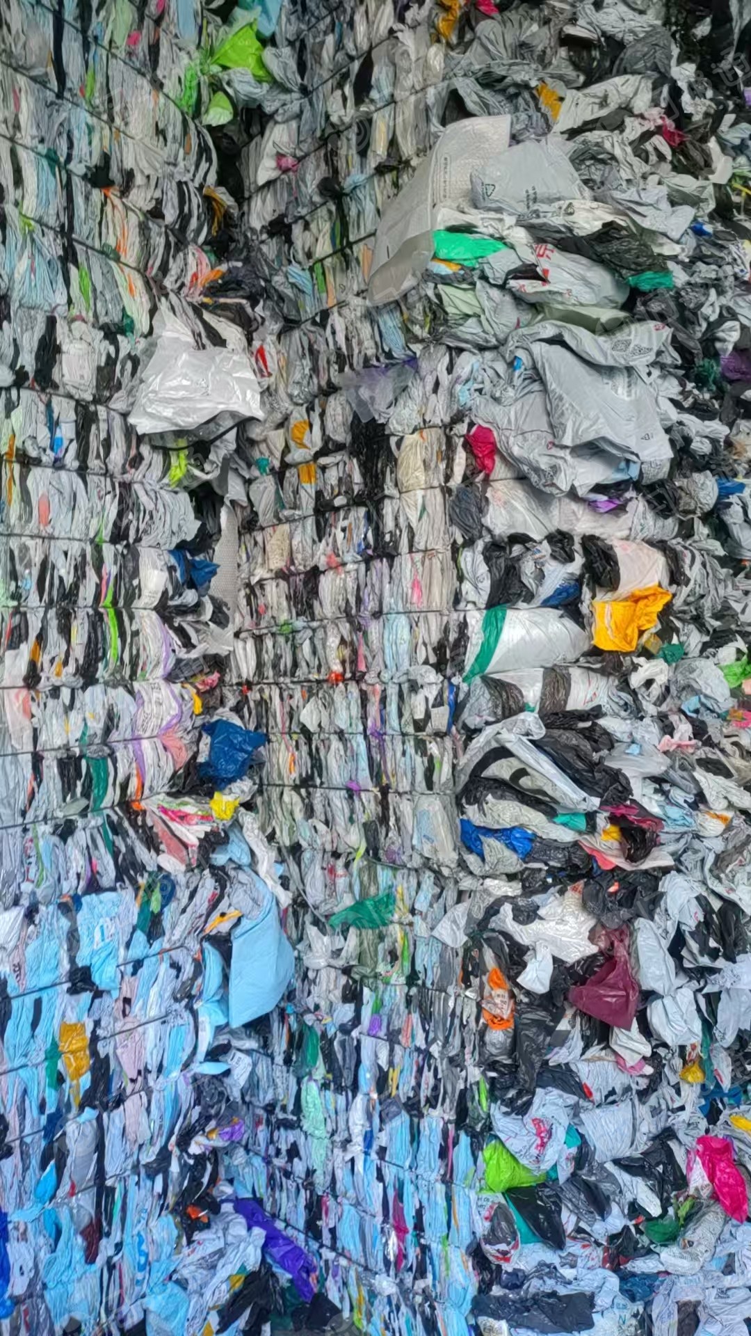 出售快递袋毛料，干造室内货，月供60吨