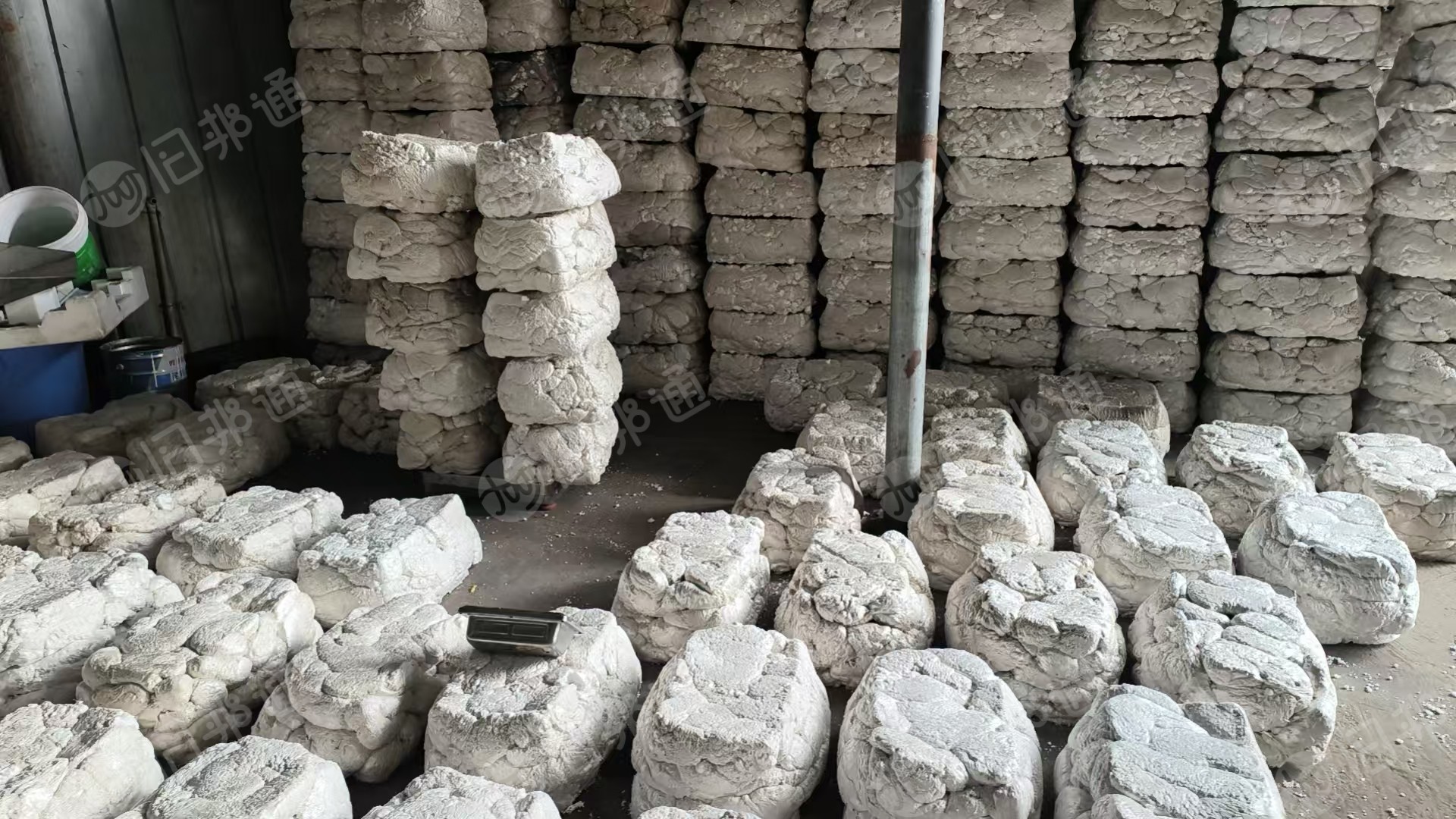 出售EPS热熔块，社会料里面有能做茶透的，现货9吨多