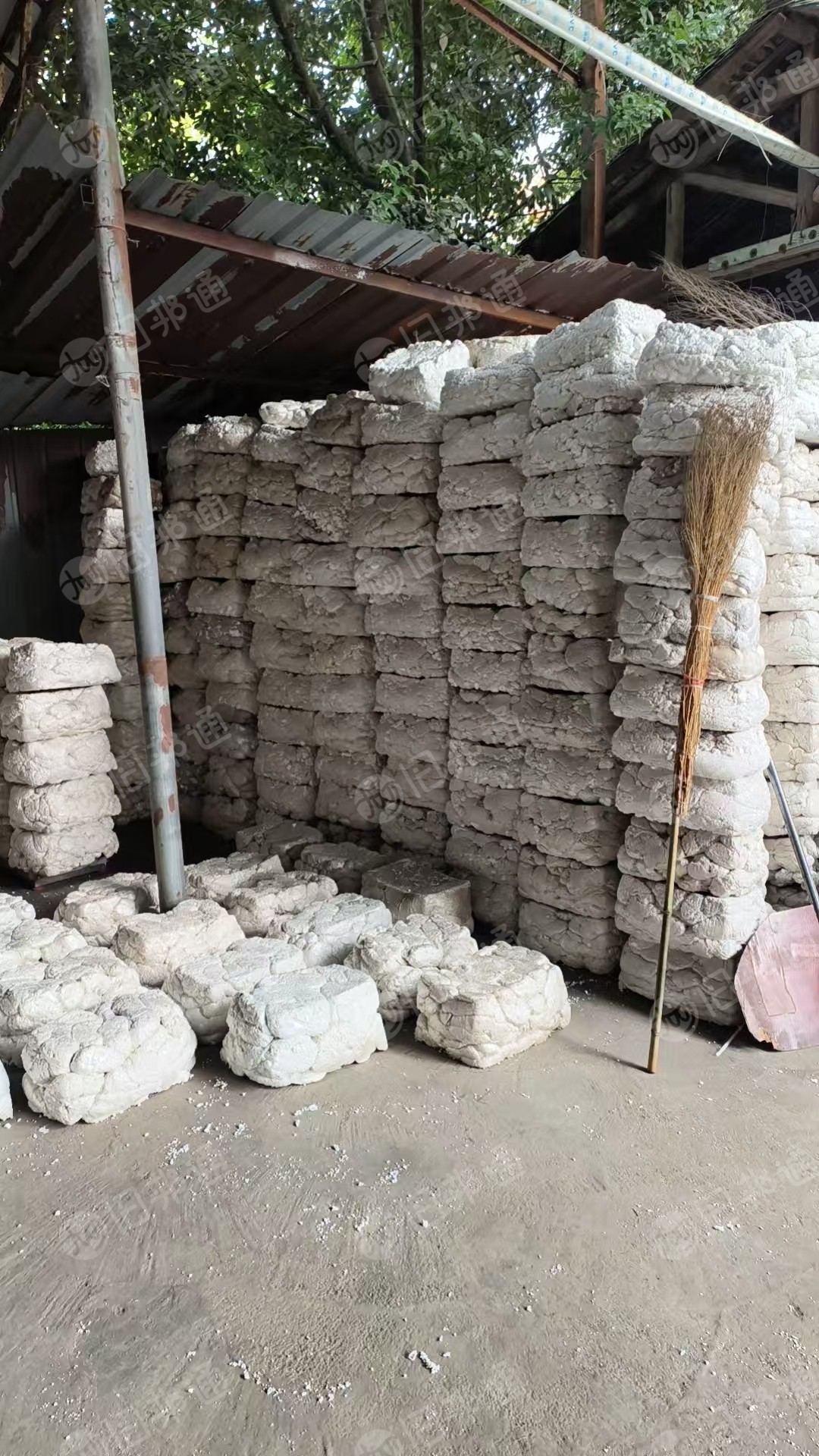 出售EPS热熔块，社会料里面有能做茶透的，现货9吨多