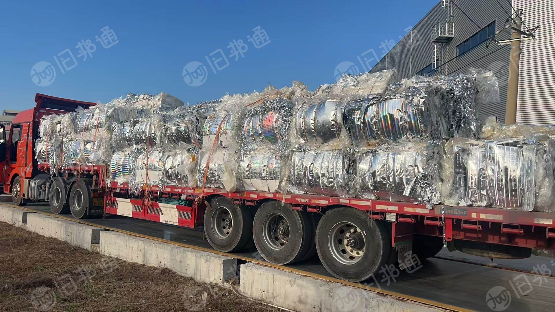 出售PET镀铝膜，大部分是烟厂下来的，也有酒厂，月供40吨