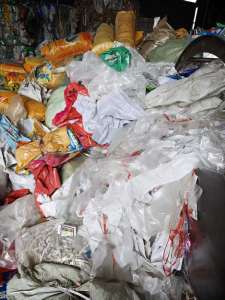 出售干造编织袋废料，干净没垃圾没粉的，一个月50吨左右