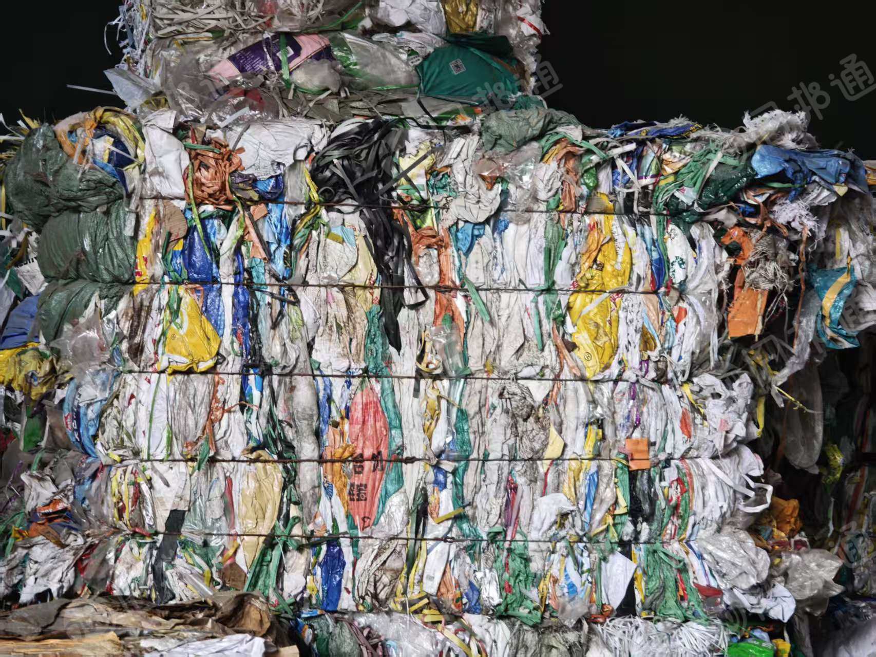 出售干造编织袋废料，干净没垃圾没粉的，一个月50吨左右