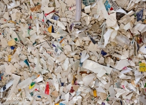 出售带字涂料桶破碎料