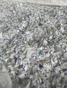 长期出售带字涂料桶破碎料