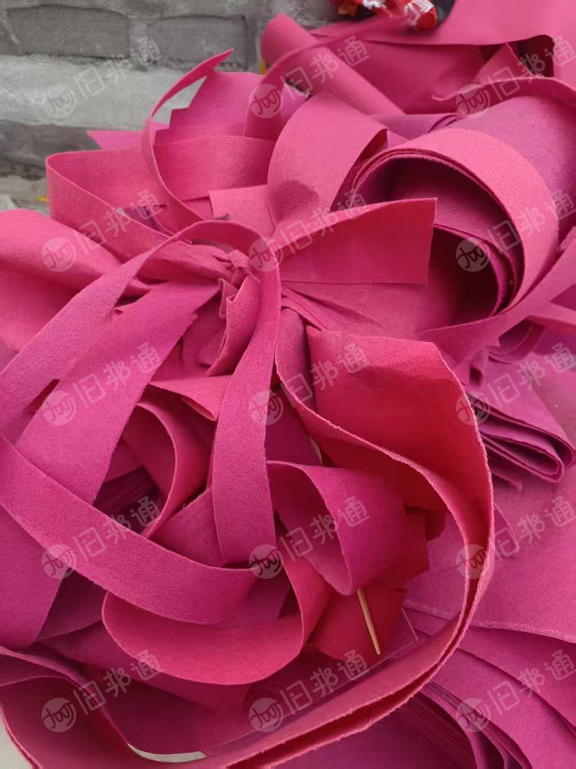 长期出售展会下来的地毯边角料，地毯废料，无纺布边角料，现货20吨左右